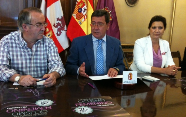 César Rico, Mercedes Alzola y Ángel Carretón han presentado la prueba.